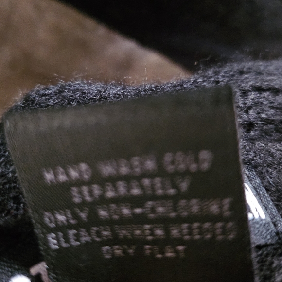 Steve Madden 100% Acrylic Black Fringe Detail Scarf - Picture 5 of 6